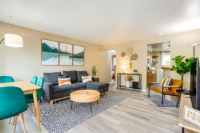 Scandi Boho Seattle Apartment, Walk to Waterfront!